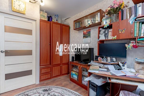 Продам однокомнатную (1-комн.) квартиру, Новая ул, 7к3, Мурино п