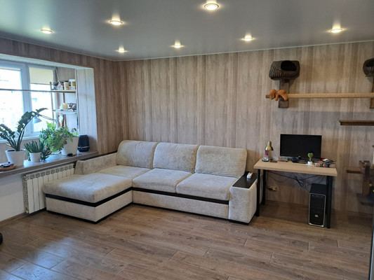 Продам трехкомнатную (3-комн.) квартиру, Искровский пр-кт, 4к3, Санкт-Петербург г