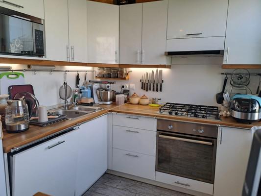 Продам трехкомнатную (3-комн.) квартиру, Искровский пр-кт, 4к3, Санкт-Петербург г