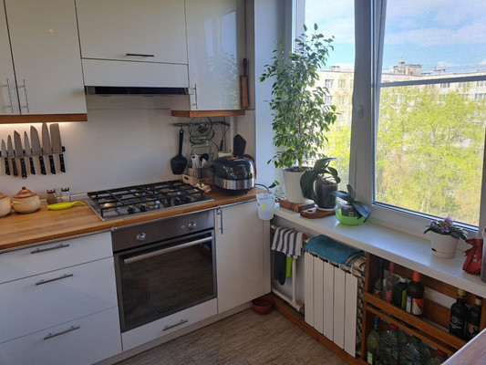 Продам трехкомнатную (3-комн.) квартиру, Искровский пр-кт, 4к3, Санкт-Петербург г