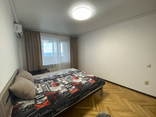 Продам трехкомнатную (3-комн.) квартиру, Звездная ул, 28, Туапсе г