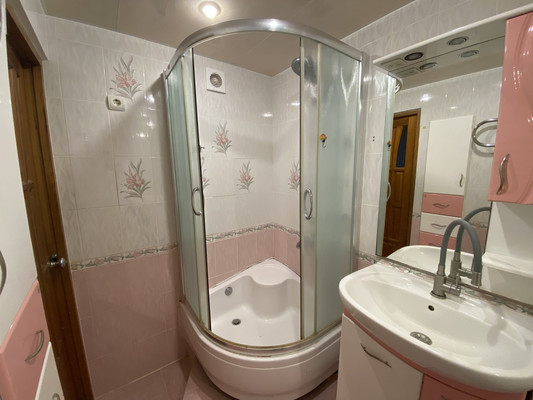 Продам трехкомнатную (3-комн.) квартиру, Звездная ул, 28, Туапсе г