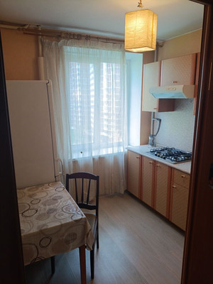 Продам однокомнатную (1-комн.) квартиру, Просторная ул, 2к1, Москва г