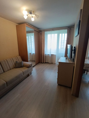 Продам однокомнатную (1-комн.) квартиру, Просторная ул, 2к1, Москва г