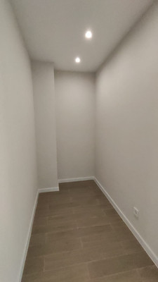Продам трехкомнатную (3-комн.) квартиру, Большая Окружная 3-я ул, 243к3, Калининград г