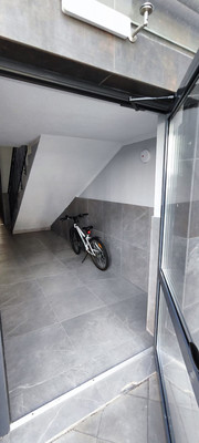Продам трехкомнатную (3-комн.) квартиру, Большая Окружная 3-я ул, 243к5, Калининград г