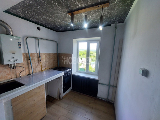 Продам двухкомнатную (2-комн.) квартиру, Школьная ул, 36, Хадыженск г