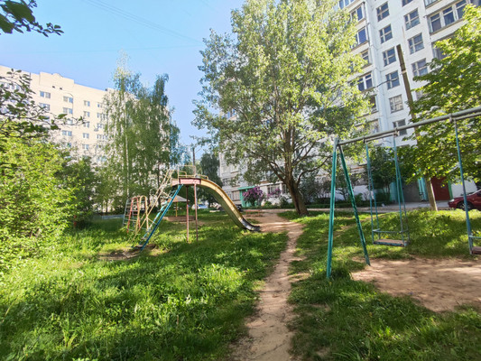 Продам однокомнатную (1-комн.) квартиру, Сельских Строителей ул, 6, Рязань г