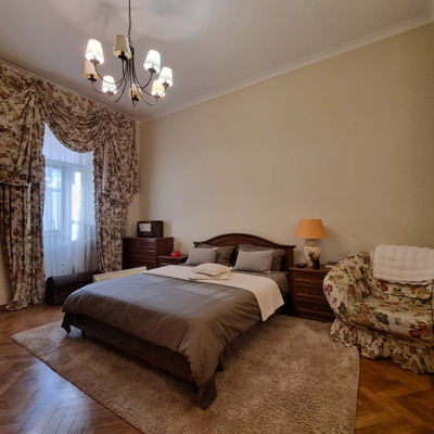 Продам трехкомнатную (3-комн.) квартиру, Чехова пр-кт, 23, Ростов-на-Дону г