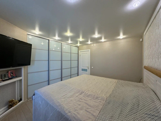 Продам трехкомнатную (3-комн.) квартиру, Свободы ул, 155, Киров г