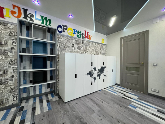 Продам трехкомнатную (3-комн.) квартиру, Свободы ул, 155, Киров г