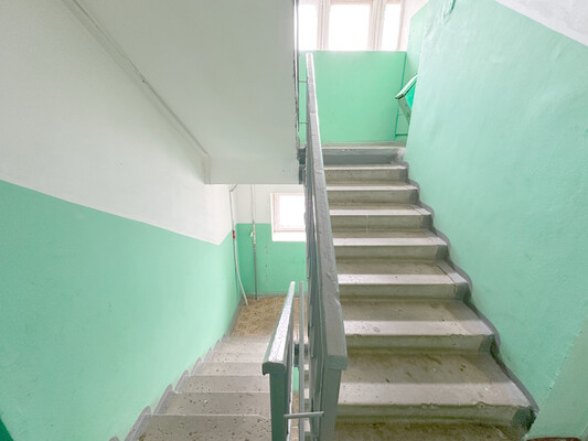 Продам трехкомнатную (3-комн.) квартиру, Производственная ул, 10, Киров г