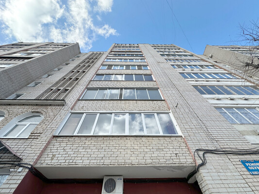 Продам трехкомнатную (3-комн.) квартиру, Производственная ул, 10, Киров г