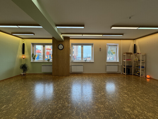 Продам трехкомнатную (3-комн.) квартиру, Урицкого ул, 5, Киров г