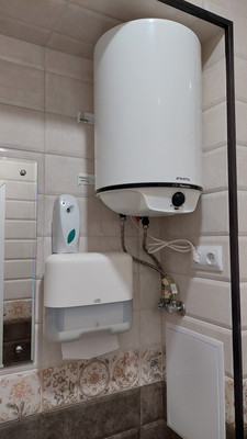 Продам торговое помещение 57 м2, Совхозная ул, 4кД, Симферополь г