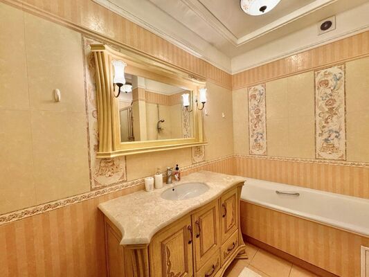Продам двухкомнатную (2-комн.) квартиру, Володарского ул, 108, Киров г