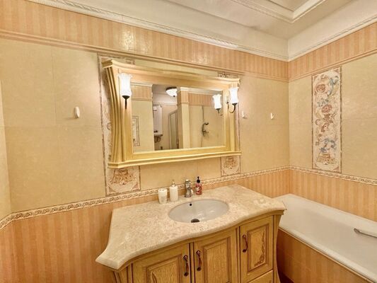 Продам двухкомнатную (2-комн.) квартиру, Володарского ул, 108, Киров г