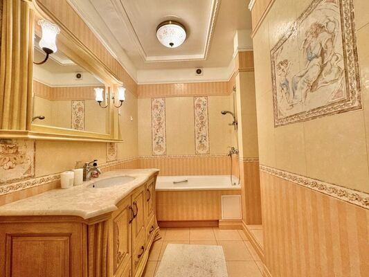 Продам двухкомнатную (2-комн.) квартиру, Володарского ул, 108, Киров г