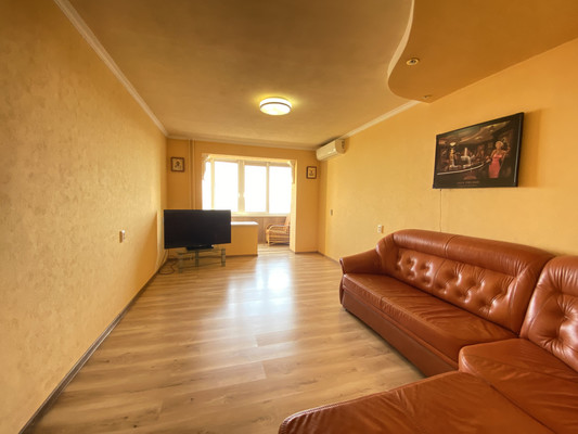 Продам трехкомнатную (3-комн.) квартиру, Магнитогорская ул, 5/65б, Ростов-на-Дону г