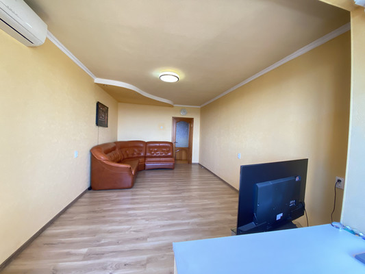Продам трехкомнатную (3-комн.) квартиру, Магнитогорская ул, 5/65б, Ростов-на-Дону г
