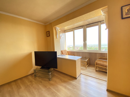 Продам трехкомнатную (3-комн.) квартиру, Магнитогорская ул, 5/65б, Ростов-на-Дону г
