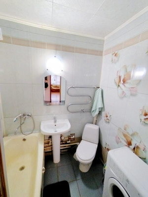 Продам трехкомнатную (3-комн.) квартиру, Островского ул, 33, Рязань г