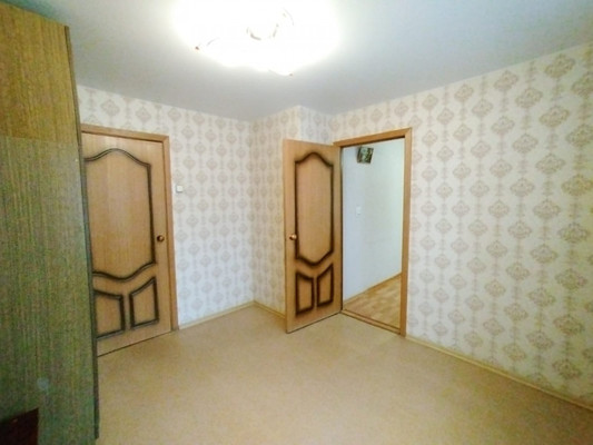 Продам трехкомнатную (3-комн.) квартиру, Островского ул, 33, Рязань г