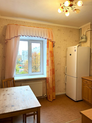 Продам трехкомнатную (3-комн.) квартиру, Заозерная ул, 1, Кузьмоловский гп