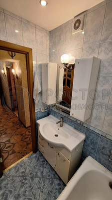 Продам двухкомнатную (2-комн.) квартиру, Витебская ул, 3к1, Москва г