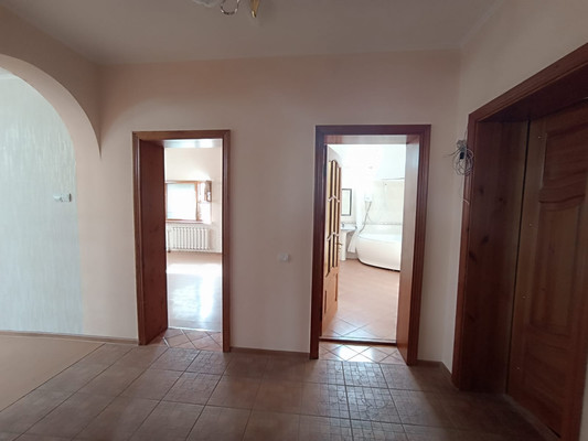 Продам трехкомнатную (3-комн.) квартиру, Гагарина ул, 7И, Волгодонск г