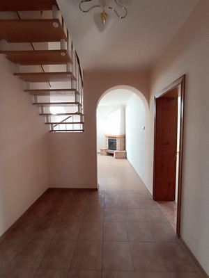Продам трехкомнатную (3-комн.) квартиру, Гагарина ул, 7И, Волгодонск г