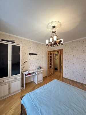 Продам двухкомнатную (2-комн.) квартиру, Славы пр-кт, 52к1, Санкт-Петербург г