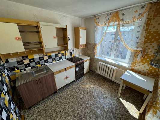Продам многокомнатную квартиру, 2-й Микрорайон ул, 46кб, Эльбан рп
