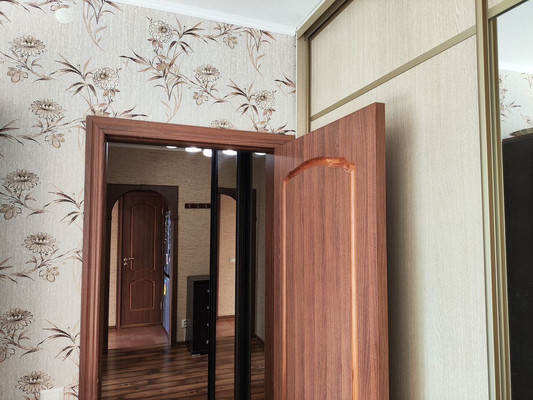 Продам двухкомнатную (2-комн.) квартиру, Ямашева пр-кт, 61, Казань г