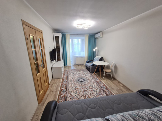 Продам двухкомнатную (2-комн.) квартиру, Магистральное ш, 13к6, Комсомольск-на-Амуре г