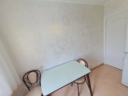 Продам двухкомнатную (2-комн.) квартиру, Магистральное ш, 13к6, Комсомольск-на-Амуре г