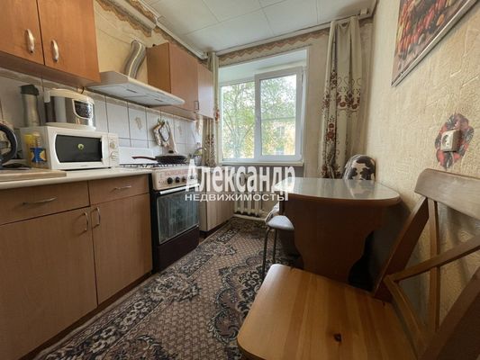 Продам двухкомнатную (2-комн.) квартиру, Октябрьская ул, 11, Назия гп