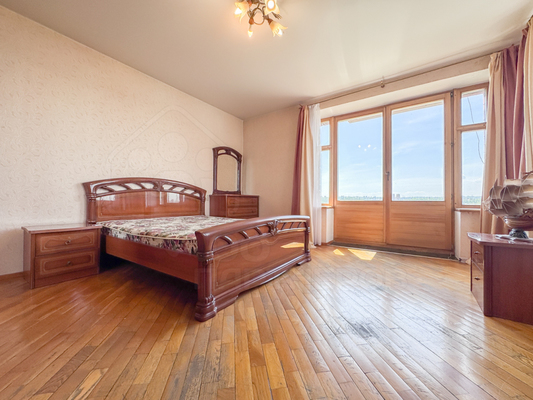 Продам трехкомнатную (3-комн.) квартиру, Дальневосточная ул, 142, Иркутск г