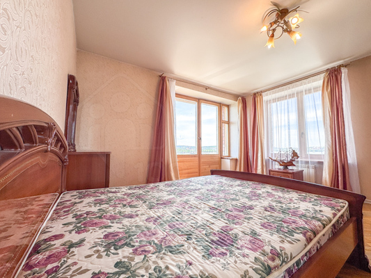 Продам трехкомнатную (3-комн.) квартиру, Дальневосточная ул, 142, Иркутск г