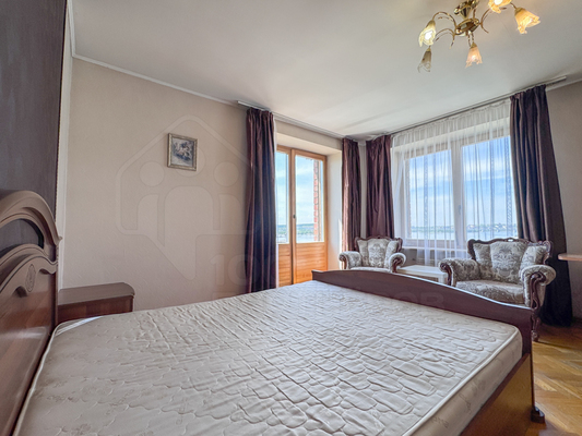Продам трехкомнатную (3-комн.) квартиру, Дальневосточная ул, 142, Иркутск г