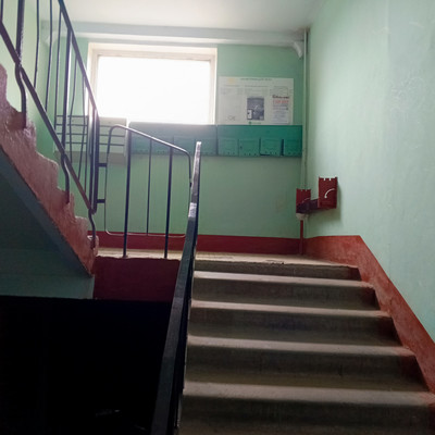 Продам двухкомнатную (2-комн.) квартиру, 43, Новый Свет п