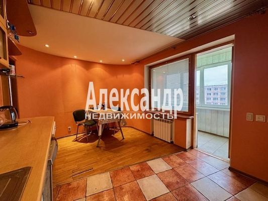 Продам трехкомнатную (3-комн.) квартиру, Большая Каменная ул, 3Б, Выборг г