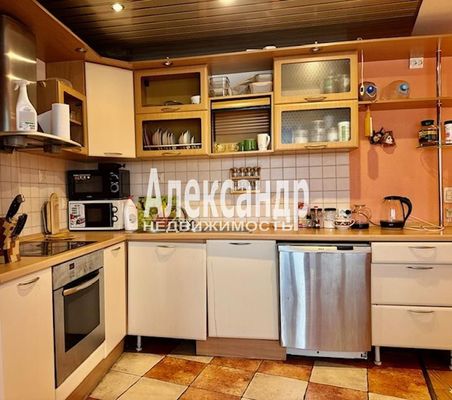 Продам трехкомнатную (3-комн.) квартиру, Большая Каменная ул, 3Б, Выборг г