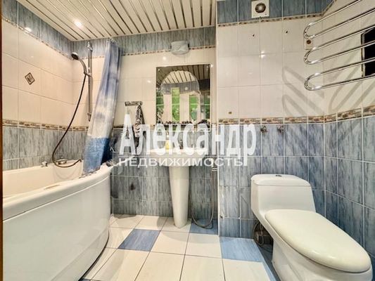 Продам трехкомнатную (3-комн.) квартиру, Большая Каменная ул, 3Б, Выборг г