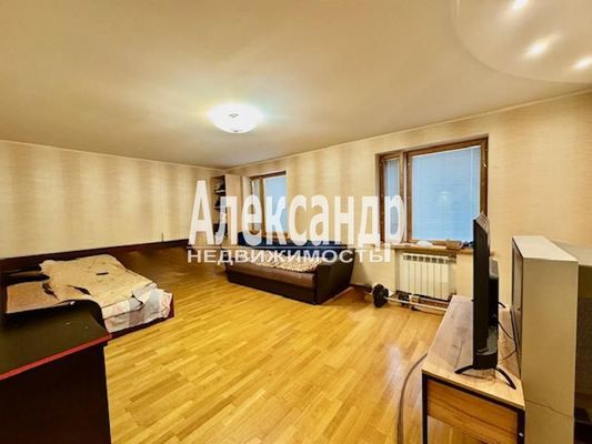 Продам трехкомнатную (3-комн.) квартиру, Большая Каменная ул, 3Б, Выборг г