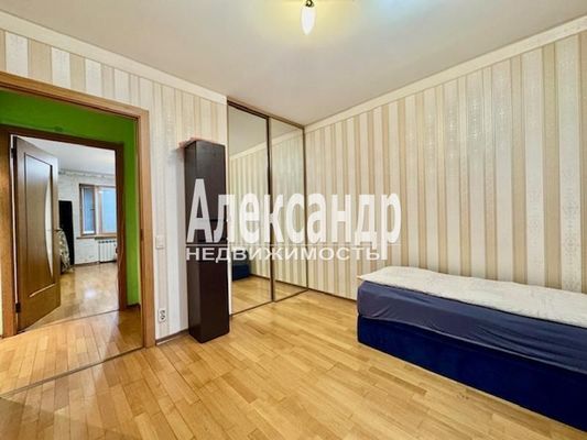 Продам трехкомнатную (3-комн.) квартиру, Большая Каменная ул, 3Б, Выборг г