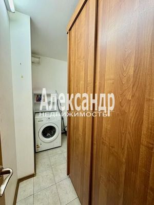 Продам трехкомнатную (3-комн.) квартиру, Большая Каменная ул, 3Б, Выборг г