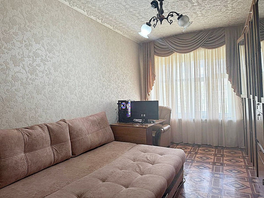 Продам трехкомнатную (3-комн.) квартиру, Комсомольская ул, 24, Зеленодольск г