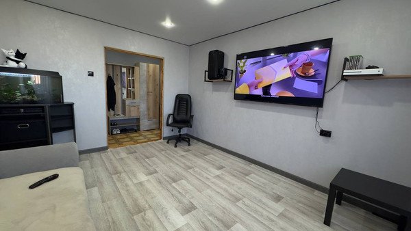 Продам трехкомнатную (3-комн.) квартиру, 35-й мкр, 39, Октябрьский г