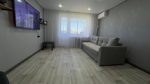Продам трехкомнатную (3-комн.) квартиру, 35-й мкр, 39, Октябрьский г